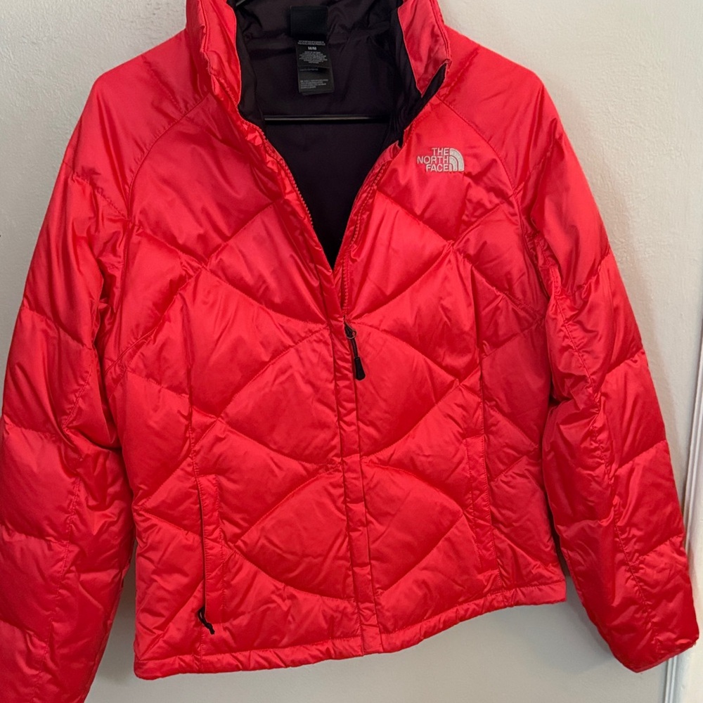NWOT The North Face Women's Vibrant Red Puffer Jacket